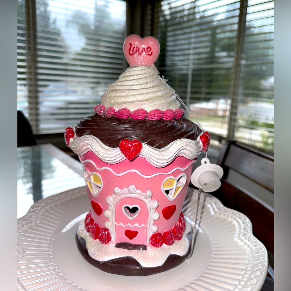 Love and Cupcakes Valentines Gingerbread Cupcake Lite Up House